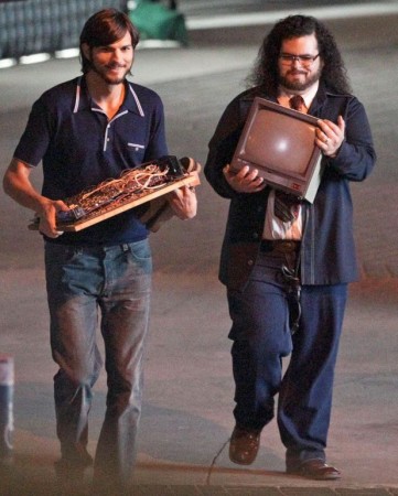 movies_ashton_kutcher_josh_gad_wozniak_steve_jobs_1