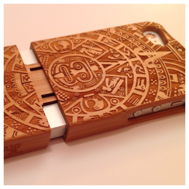 Bambusový „oblek“ Thorn pro iPhone a iPad