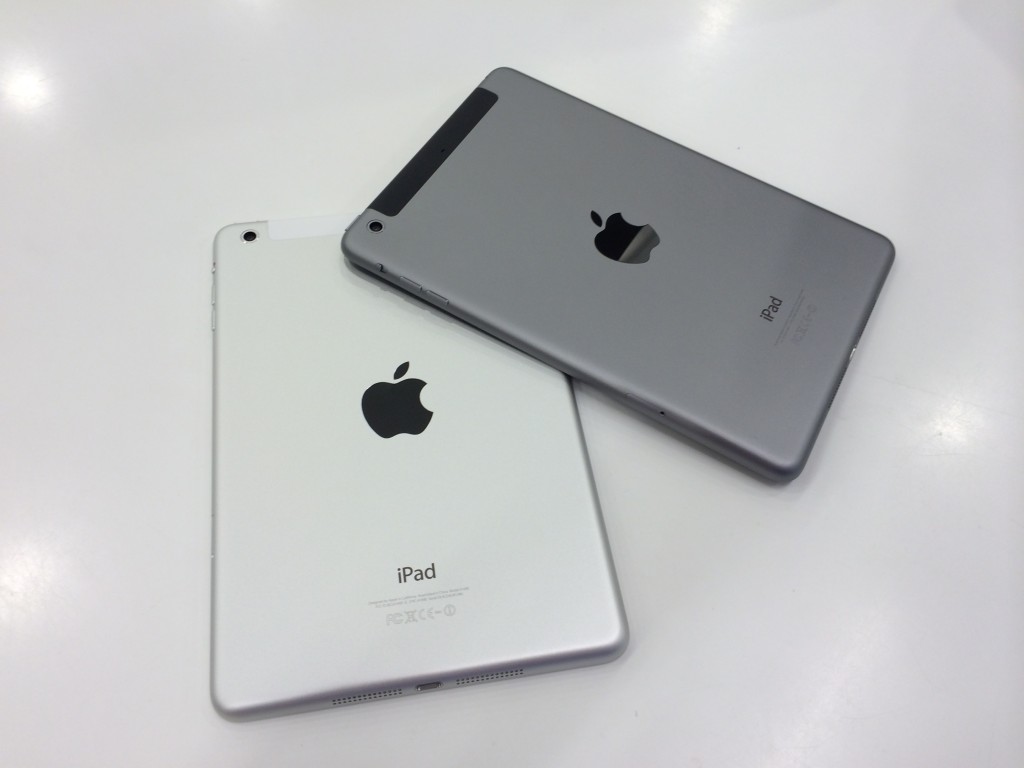 iPad mini - stříbrný a vesmírně šedý