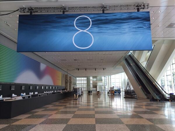 V Moscone Centru se objevil první iOS 8 banner