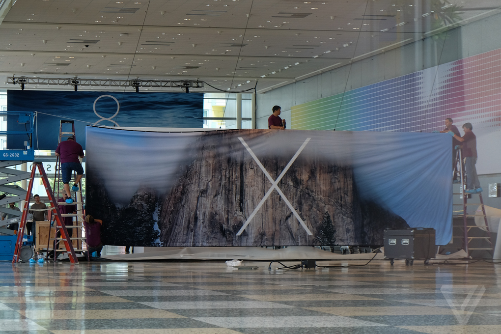 Na prvním OS X 10.10 banneru v Moscone Centru je zobrazen Yosemitský národní park