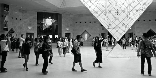 Prohlédněte si Apple Store v Louvru v Paříži