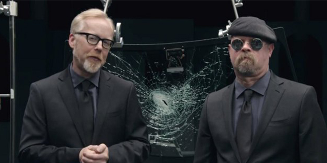 Gorilla Glass 4 pod palbou Bořičů mýtů (video)