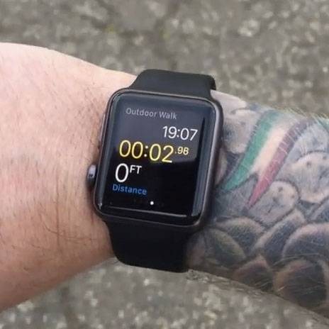 Apple Watch senzory fungují špatně na potetované kůži