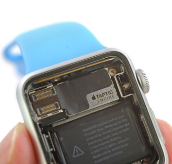 Apple Watch Sport rozebrány, podívejte se, co je uvnitř