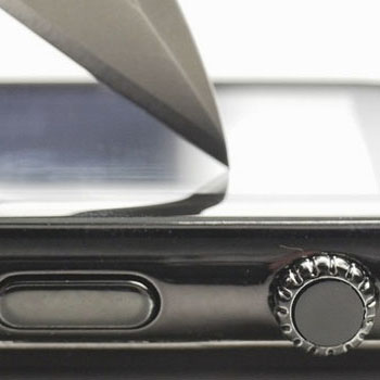 Ocelové Apple Watch se lehce poškrábou, řešení je velice snadné (video)