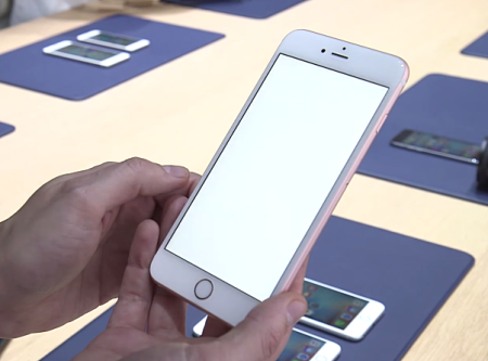 Využití displeje jako blesku při focení selfie