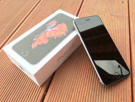 Vesmírně šedý iPhone 6s