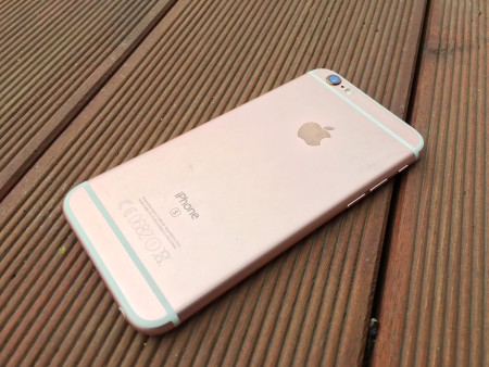 Růžově zlatý iPhone 6s