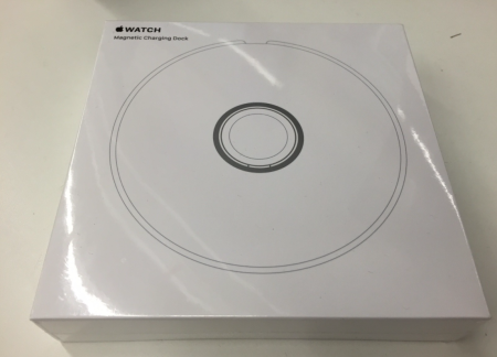 Apple právě začal prodávat dokovací stanici pro Apple Watch