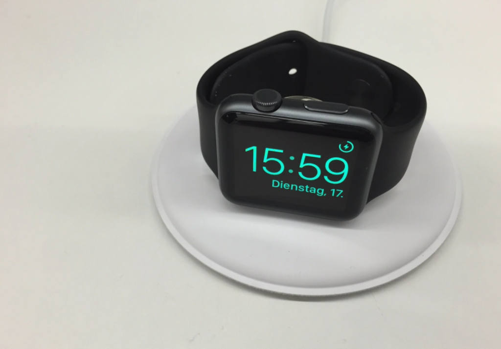 Apple právě začal prodávat dokovací stanici pro Apple Watch