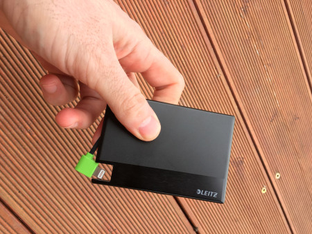 Lícová strana záložní baterie