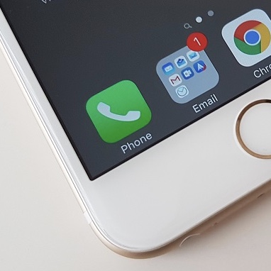 Jak na iPhonu skrýt spodní dock bez použití Jailbreaku