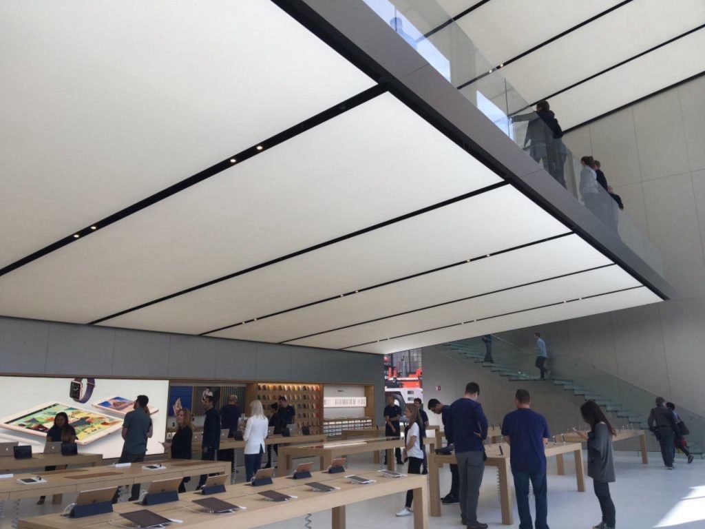 apple-store-inside