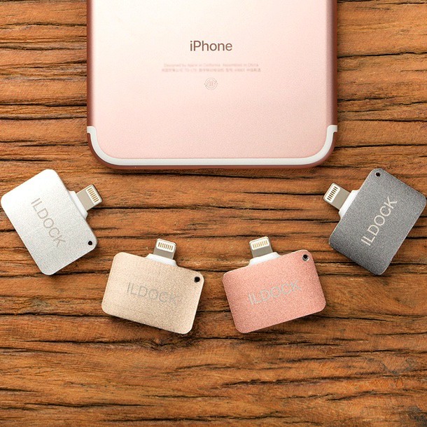 redukce na sluchátka a nabíjení