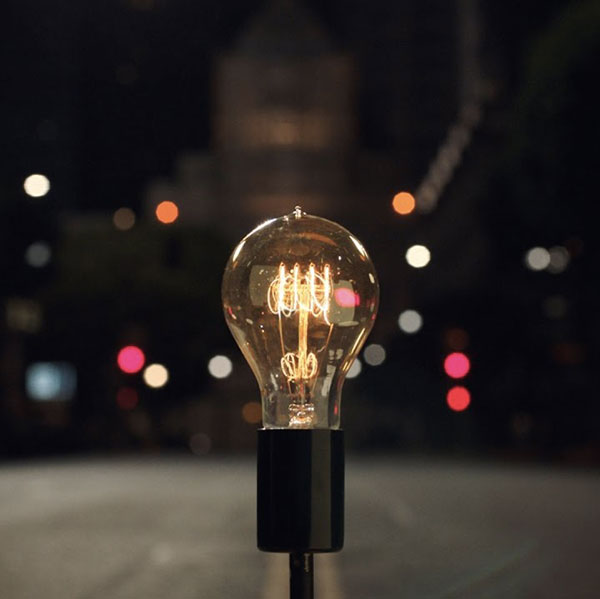 MacBook Pro reklama Bulbs