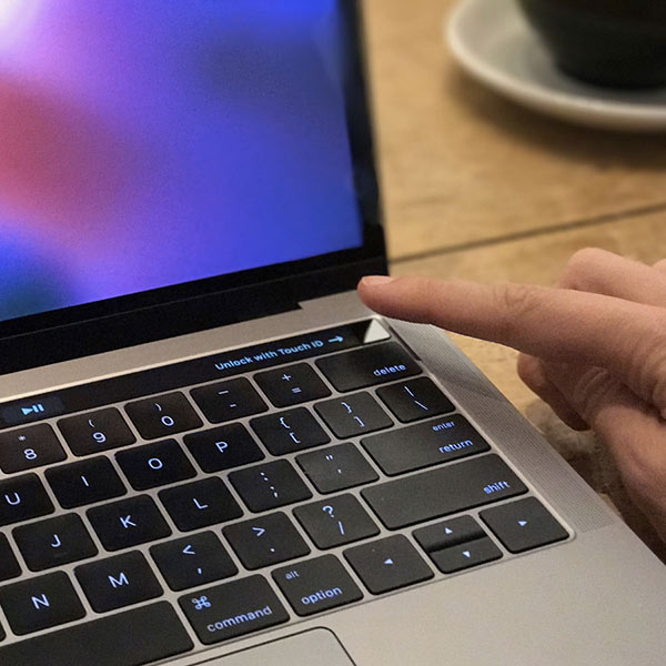 Odemykání MacBooku Pro Touch Bar, MacBook Pro 2017