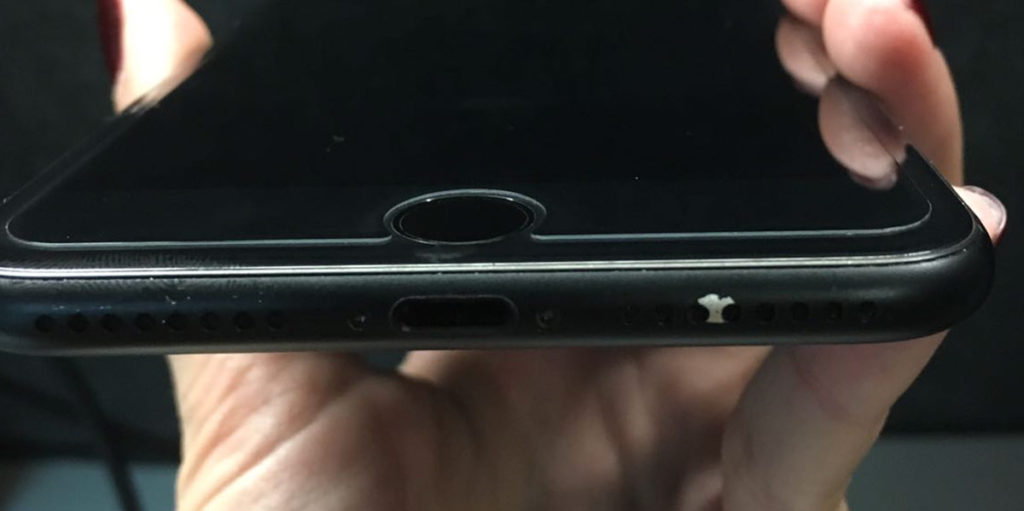 iPhone 7 odlupování barvy