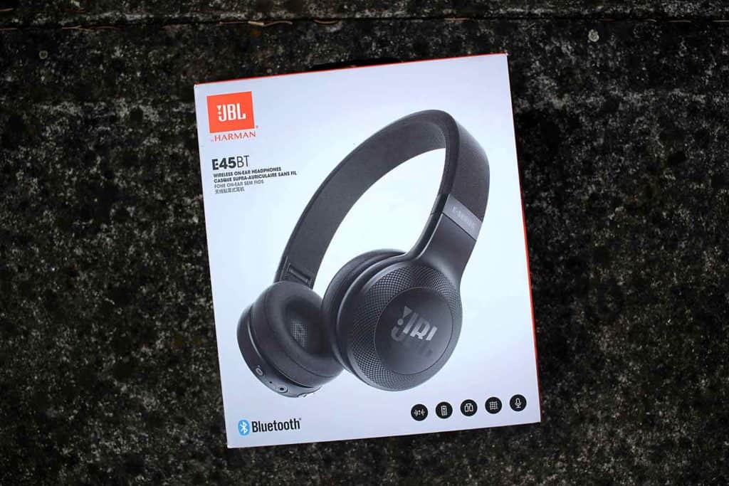 sluchátka JBL E45BT