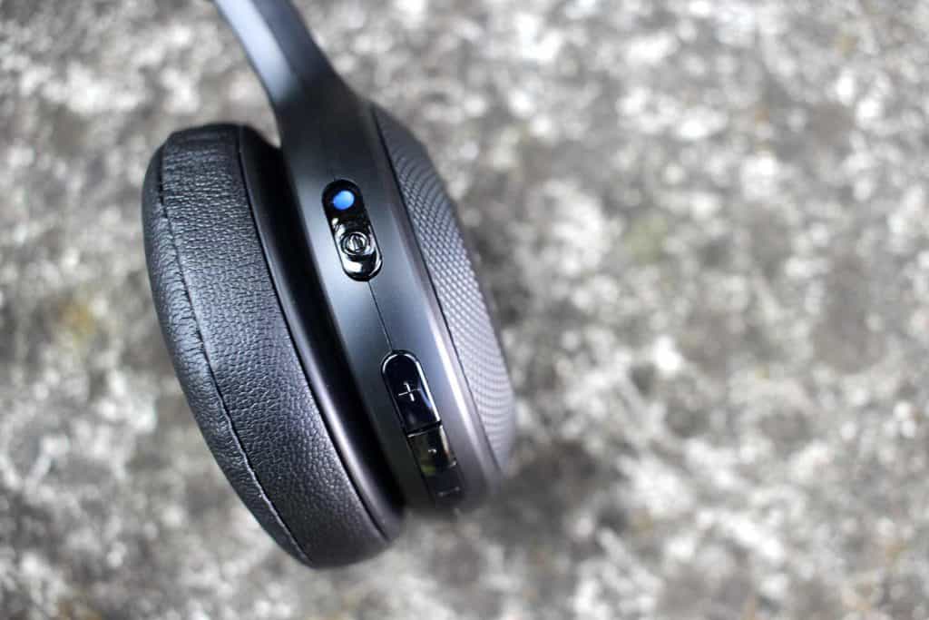sluchátka JBL E45BT