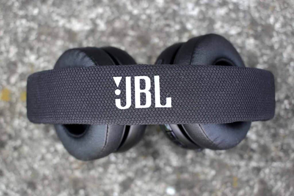 sluchátka JBL E45BT