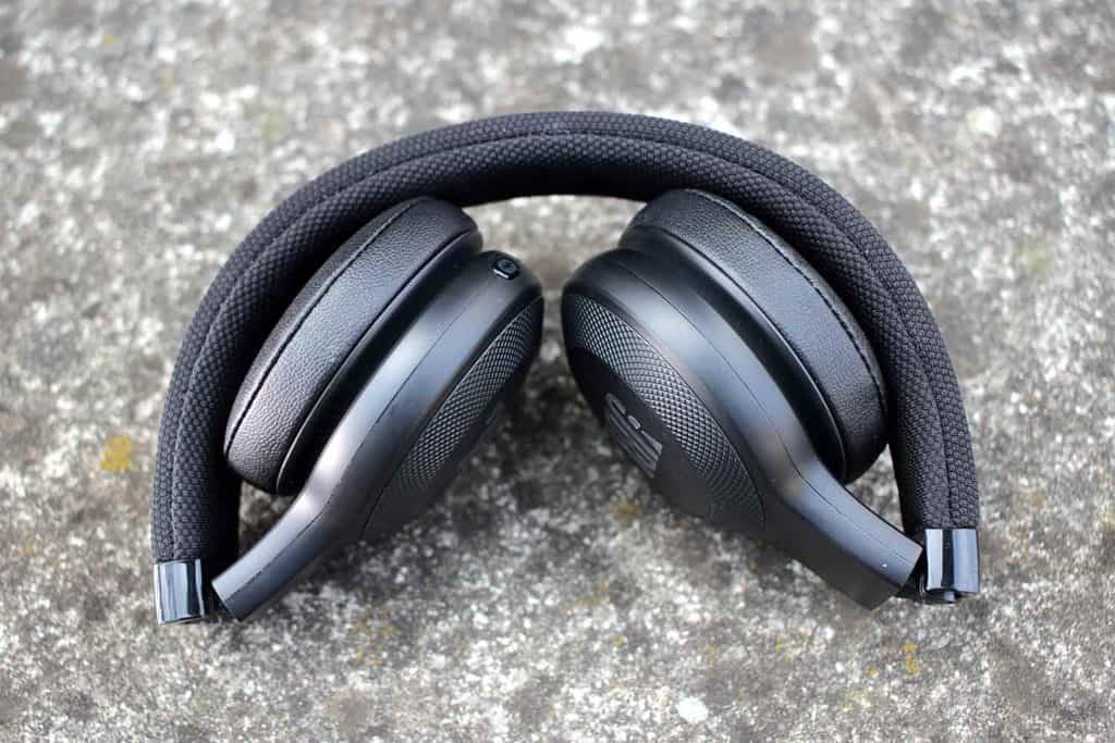 sluchátka JBL E45BT