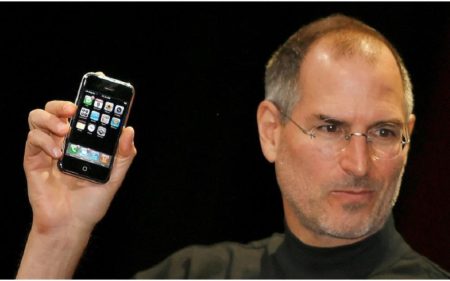 iPhone slaví 10 let