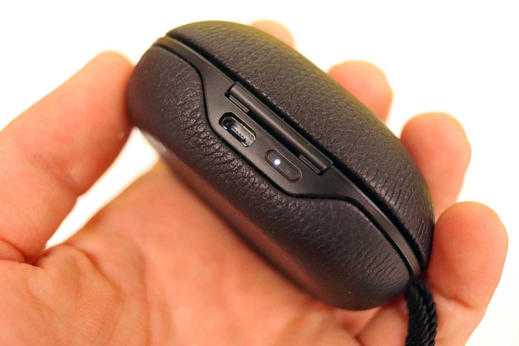 BeoPlay E8