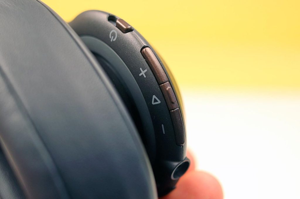 JBL Everest 710