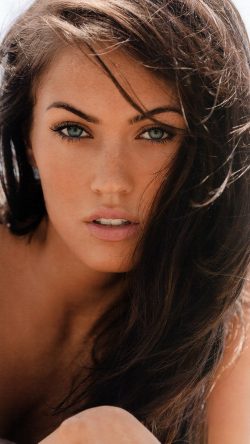 papers.co-hp95-megan-fox-model-beach-33-iphone6-wallpaper-250x444