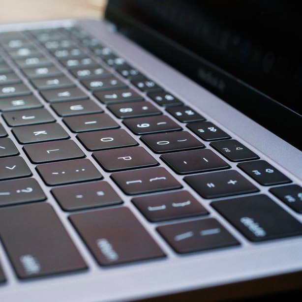 MacBook Air 2018 klávesnice