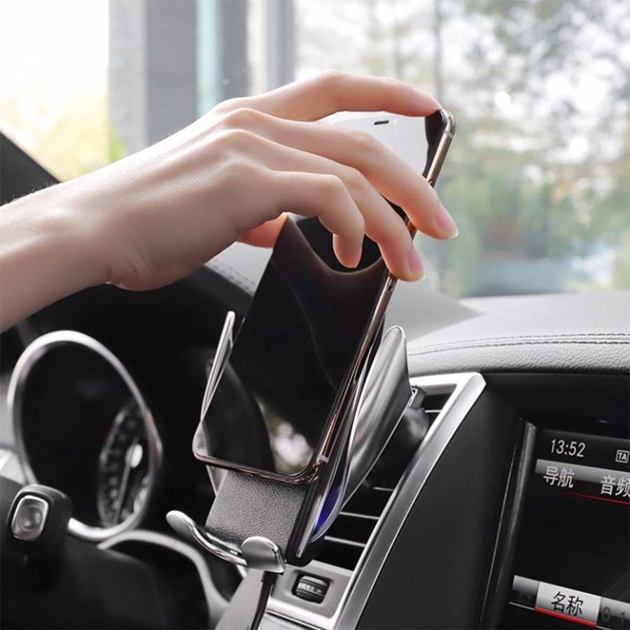 držák na mobil do auta do zapalovače