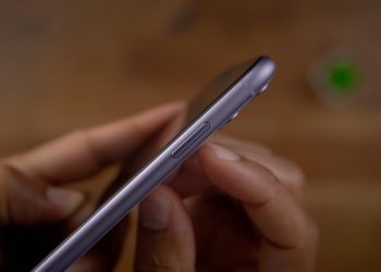 Jak nastavit postranní tlačítko u iPhonu