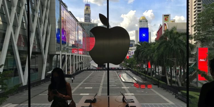 Podívejte se dovnitř nového Apple Store v Bangkoku