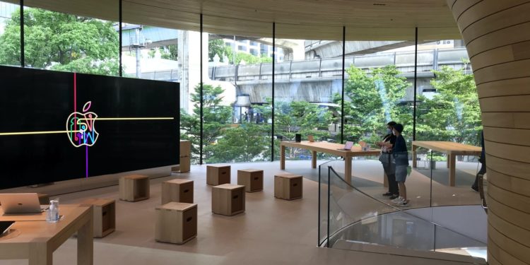 Podívejte se dovnitř nového Apple Store v Bangkoku
