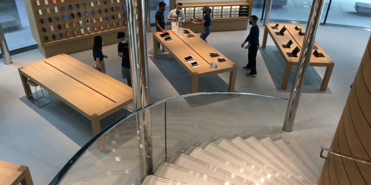 Podívejte se dovnitř nového Apple Store v Bangkoku