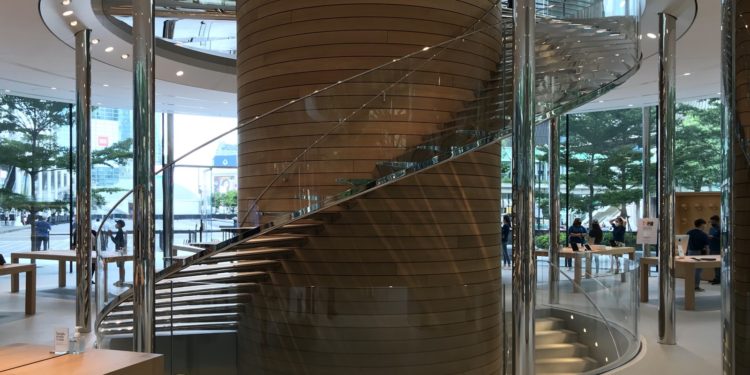 Podívejte se dovnitř nového Apple Store v Bangkoku