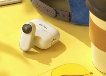 Nejmenší akční kamera na světě je Insta360 GO 2. Uchytíte ji pomocí magnetů
