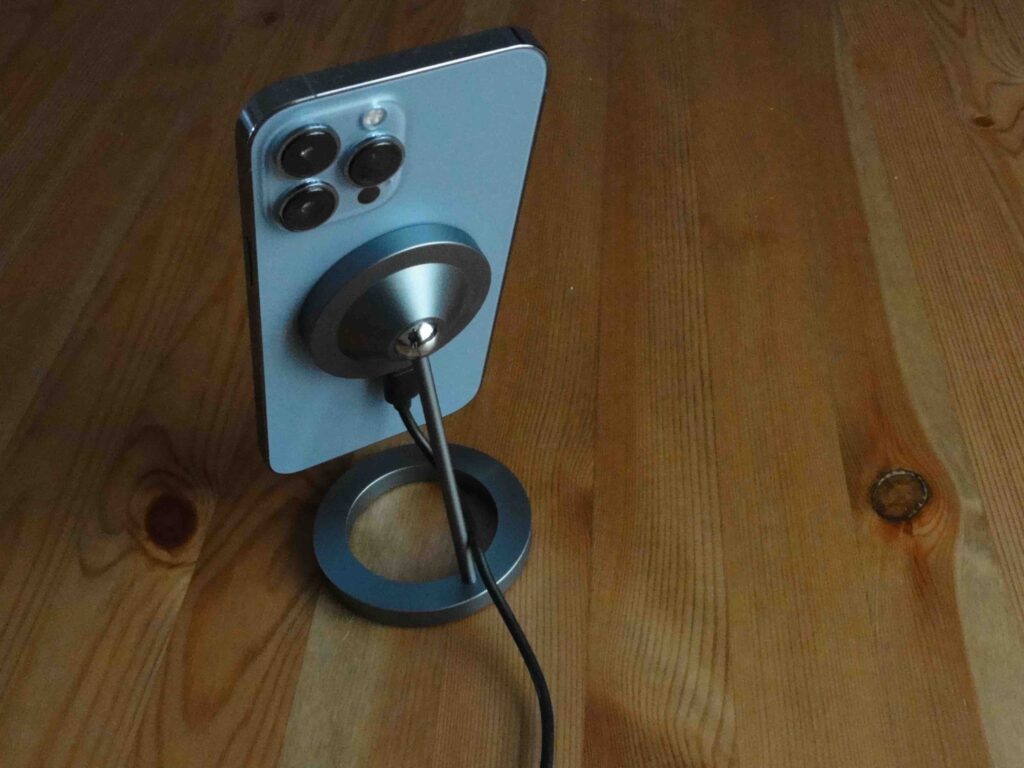 MagSafe držák na iPhone