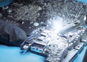 Oprava základní desky Mac