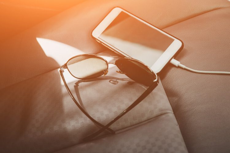 Letní nabíjení elektroniky