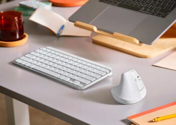 Logitech Lift recenze