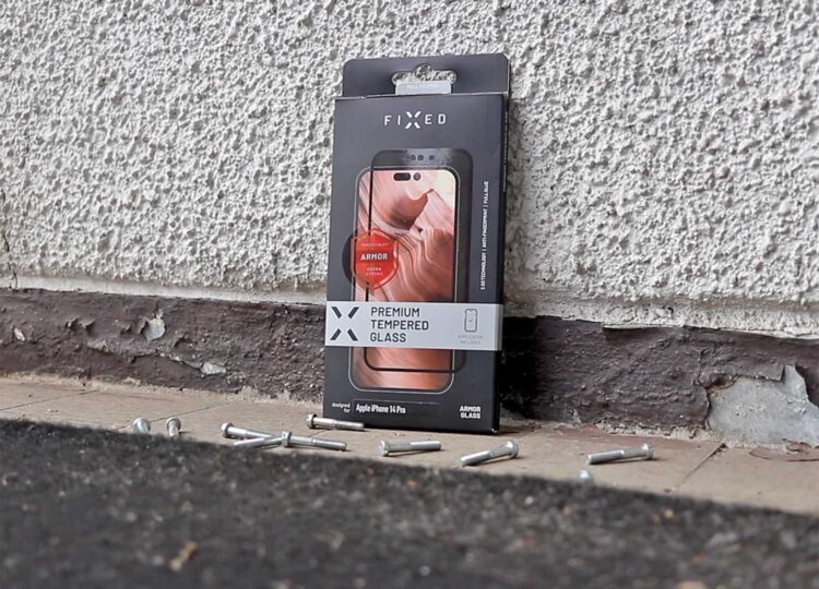 FIXED Armor tvrzené sklo na iPhone