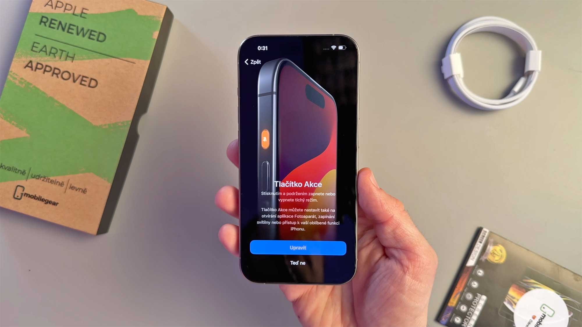 iPhone 15 Pro tlačítko Akce