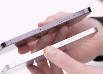 iPhone 16 kapacitní tlačítka