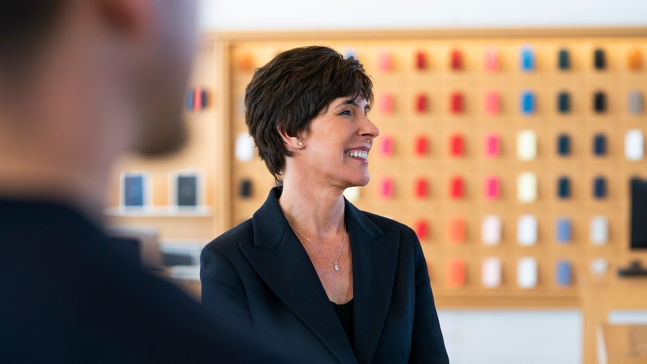 Apple SVP Deirdre O'Brien