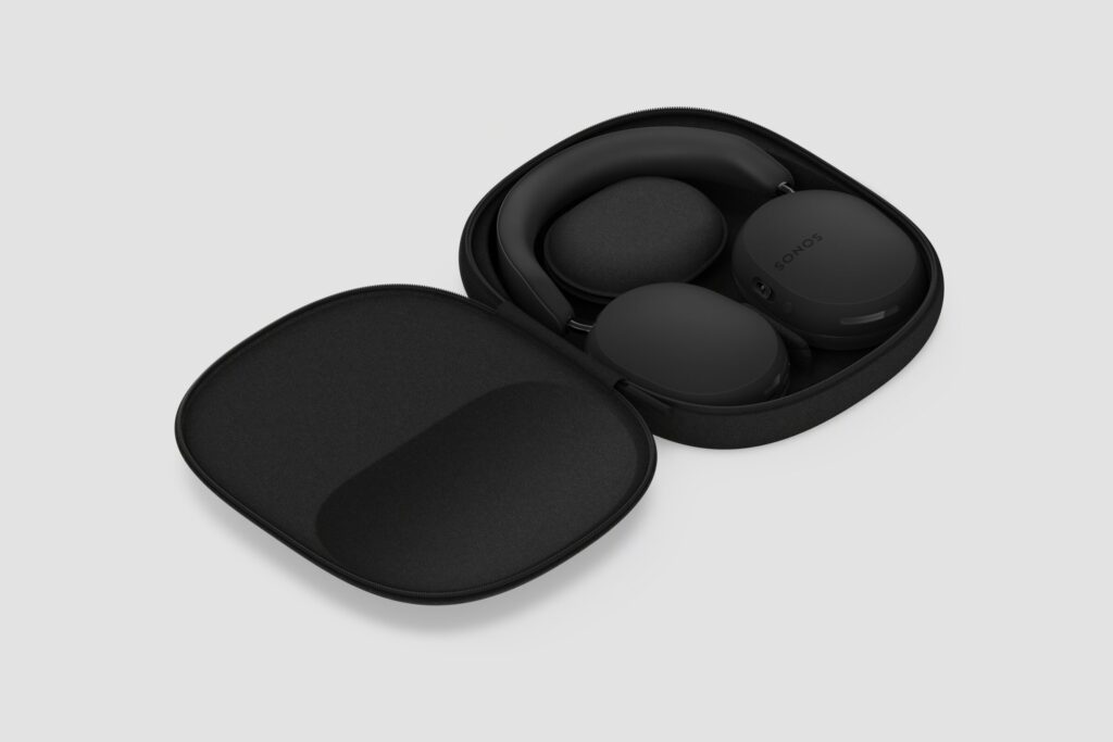 SONOS_3Q_OPENCARRYINGCASE_HEADSET_BLACK-2400x1600