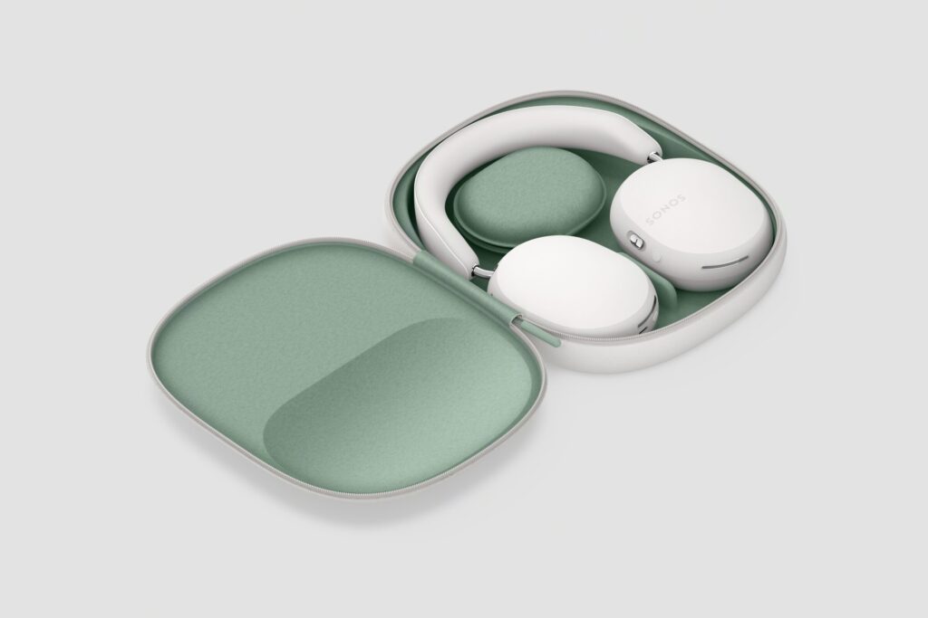 SONOS_3Q_OPENCARRYINGCASE_HEADSET_SOFTWHITE-2400x1600