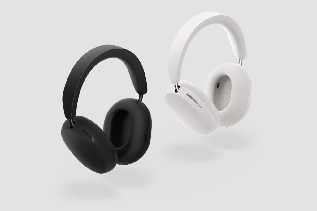 SONOS_ACE_3QPAIR_BLACK_AND_SOFTWHITE-2400x1600