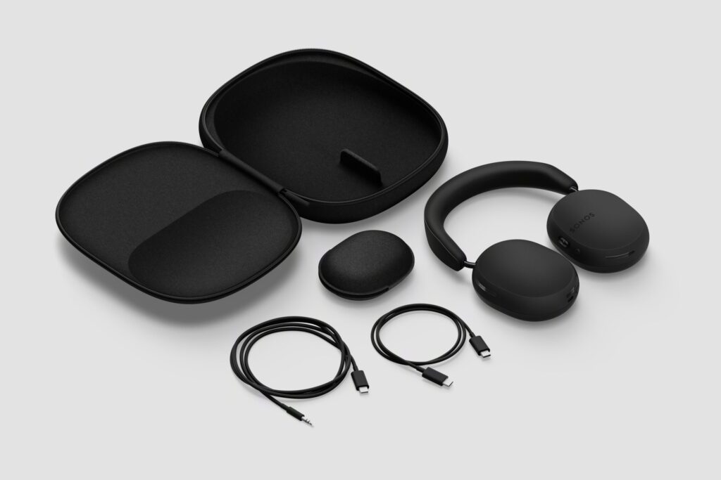 SONOS_CARRYINGCASE_CORDS_TOPDOWN_BLACK-2400x1600
